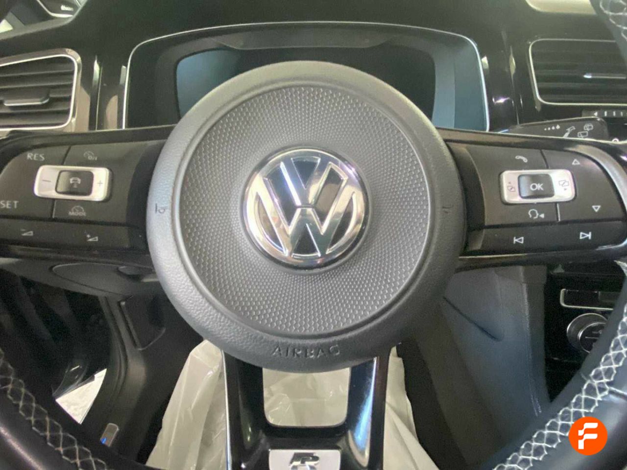 Foto Volkswagen Golf 21