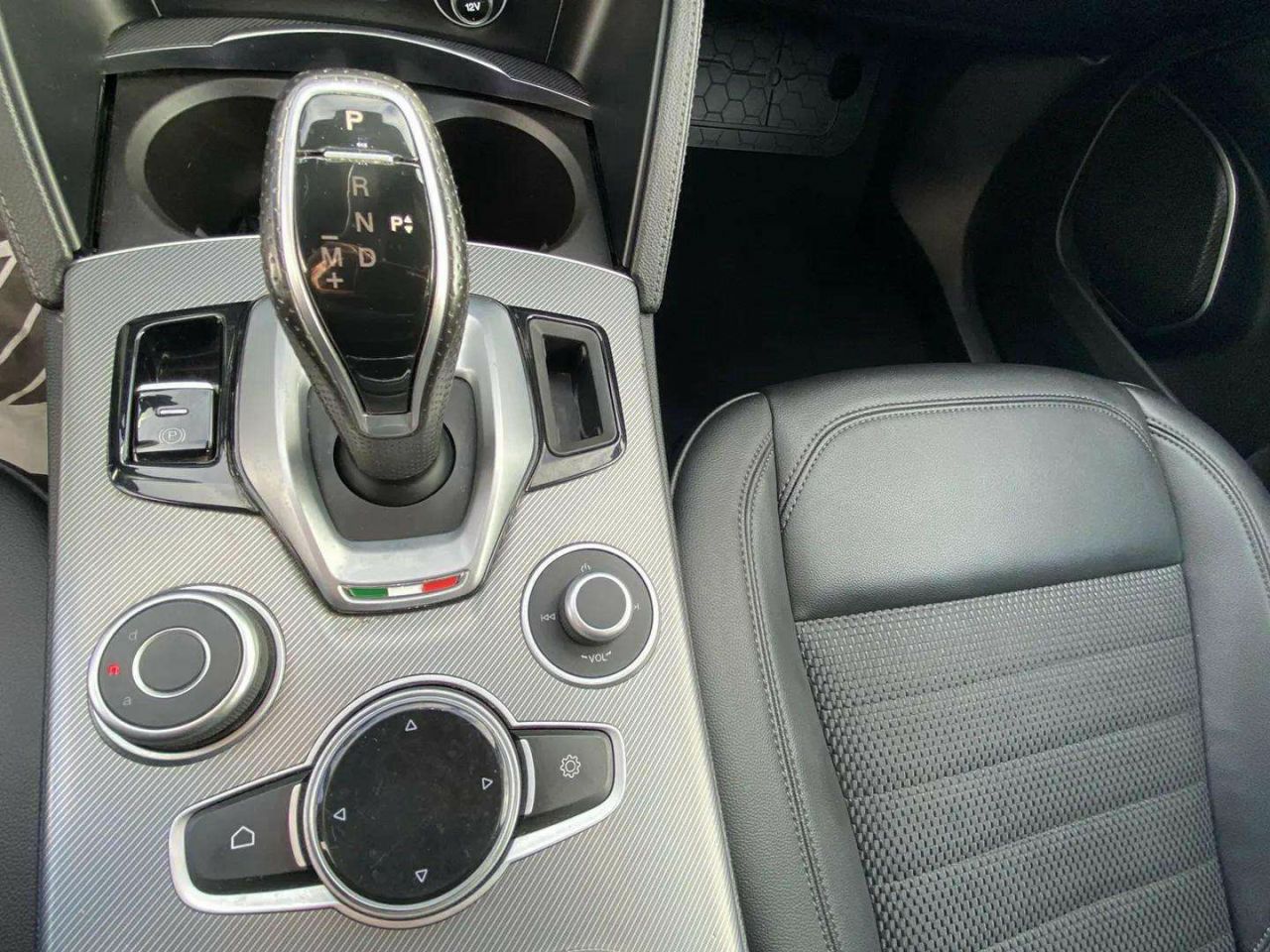 Foto Alfa Romeo Stelvio 25