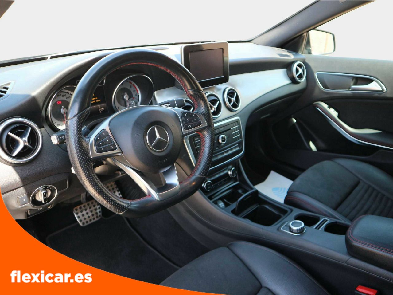 Foto Mercedes-Benz Clase GLA 13