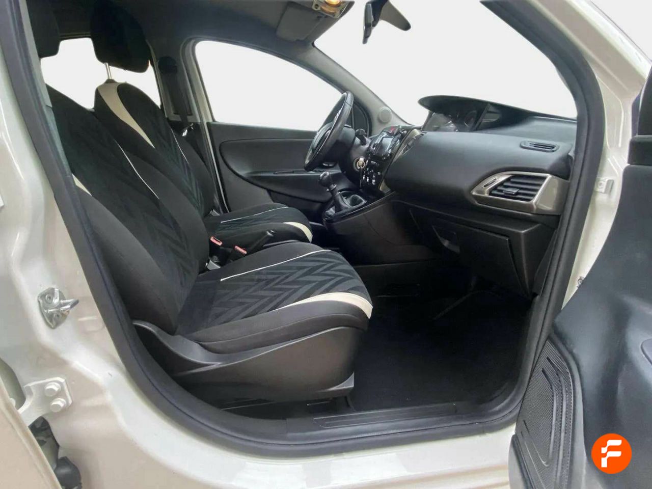Foto Lancia Ypsilon 10