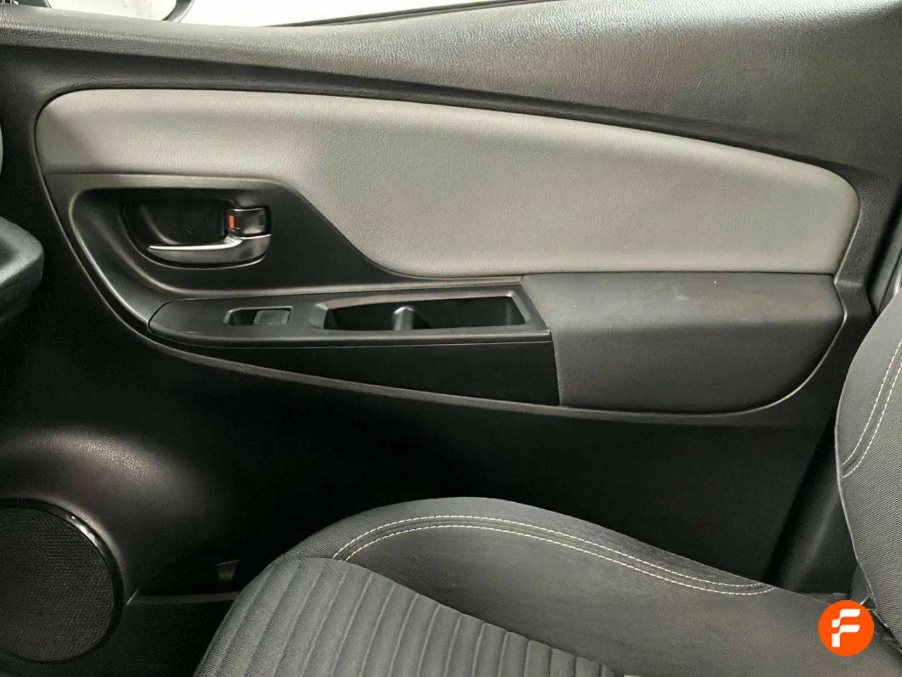 Foto Toyota Yaris 16
