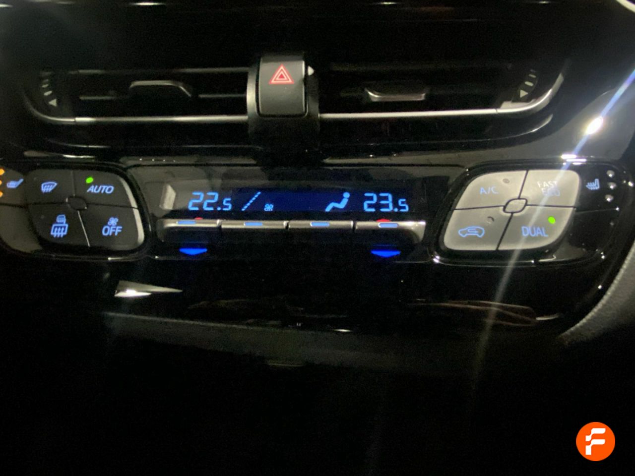 Foto Toyota C-HR 15