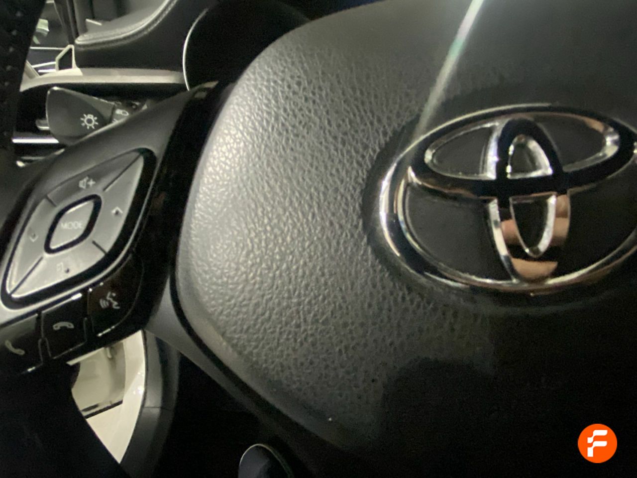 Foto Toyota C-HR 16