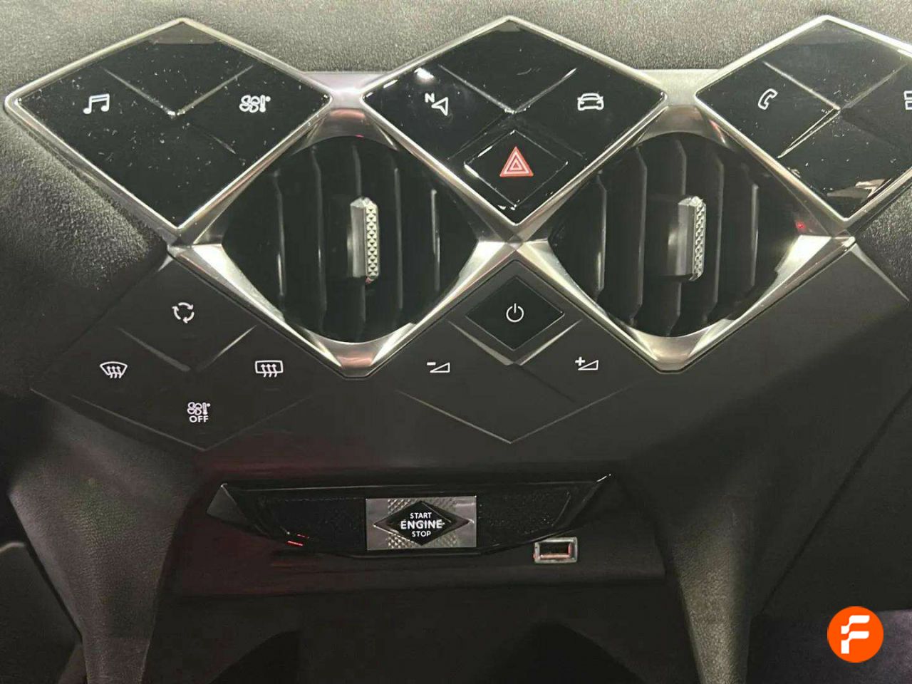 Foto DS Automobiles DS 3 26
