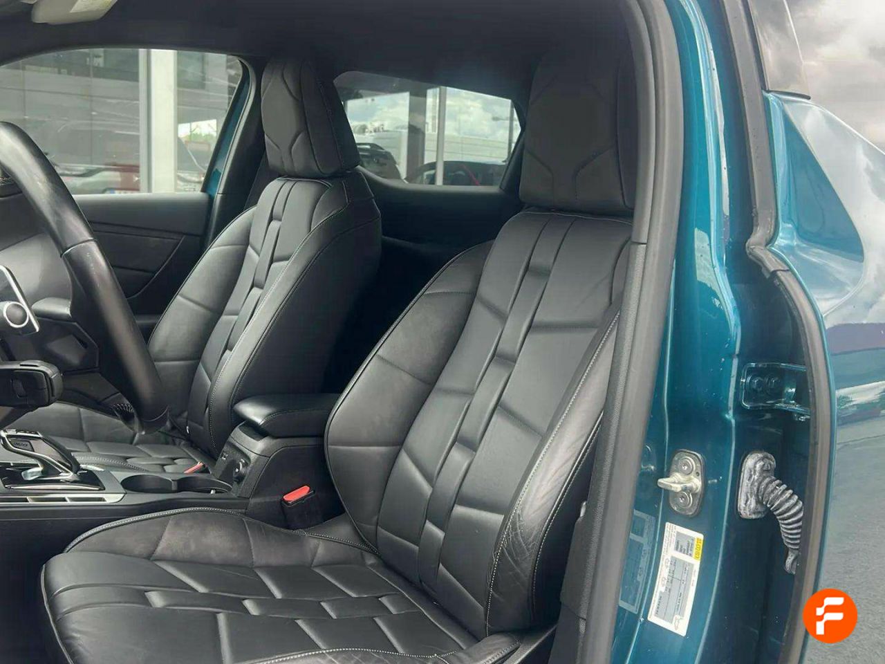 Foto DS Automobiles DS 3 29
