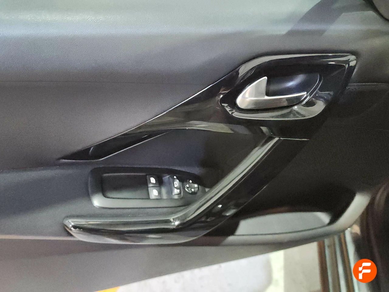 Foto Peugeot 208 16