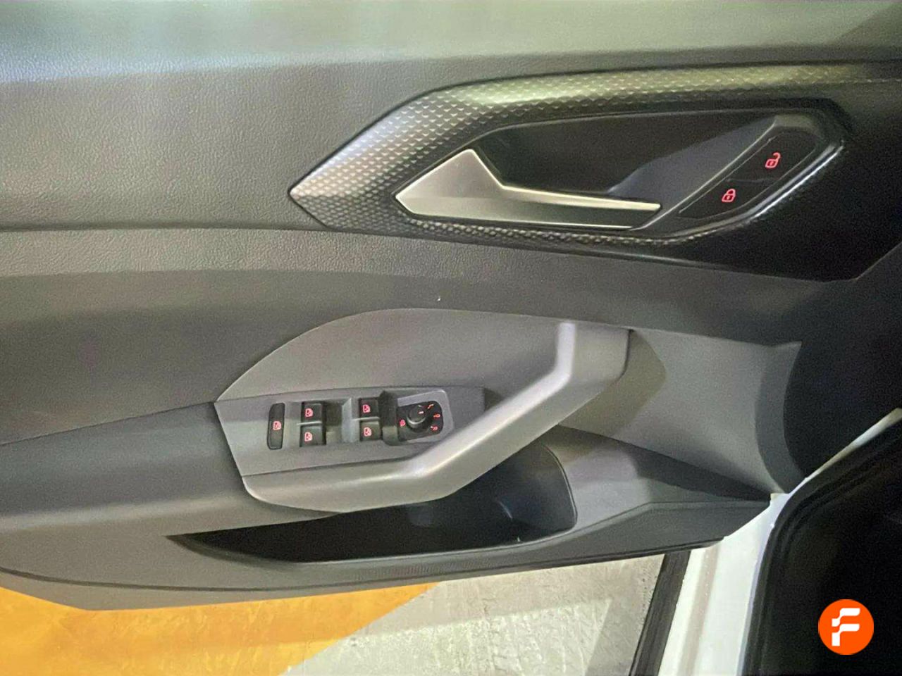 Foto Volkswagen T-Cross 15