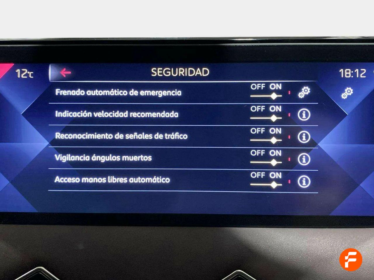 Foto DS Automobiles DS 3 33