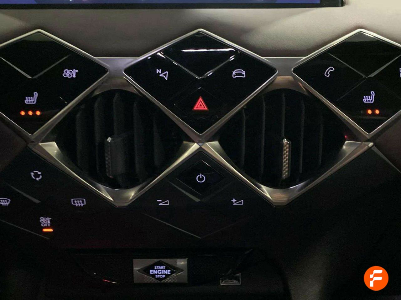 Foto DS Automobiles DS 3 35