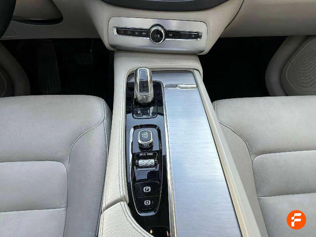 Foto Volvo XC90 13