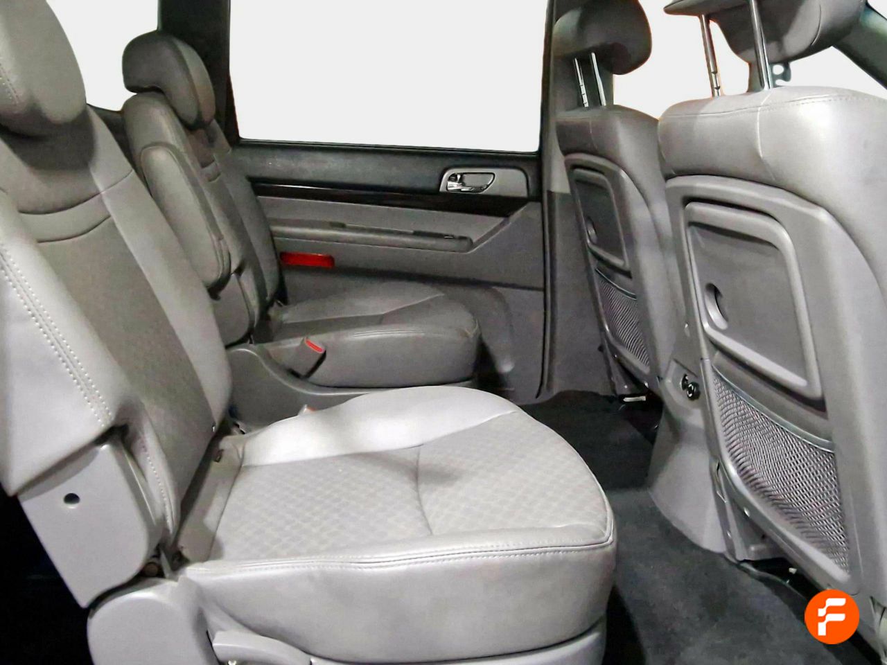 Foto SsangYong Rodius 11