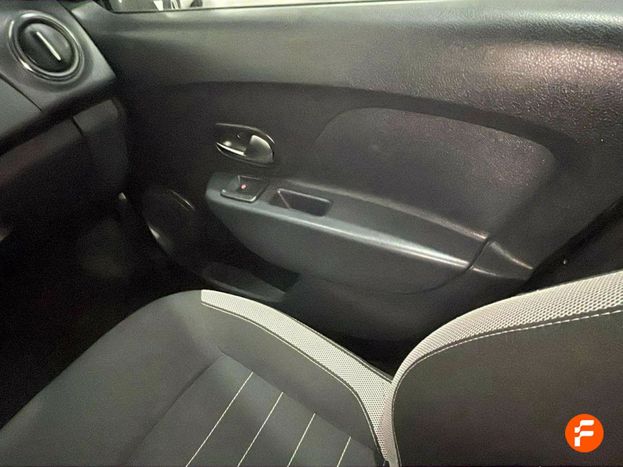 Foto Dacia Sandero 11