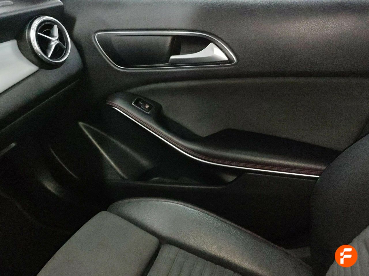 Foto Mercedes-Benz Clase GLA 13