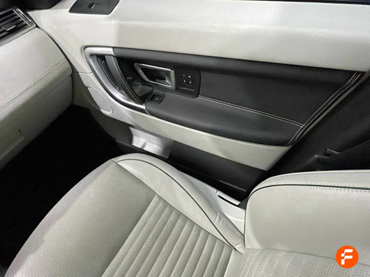 Foto Land-Rover Discovery Sport 12