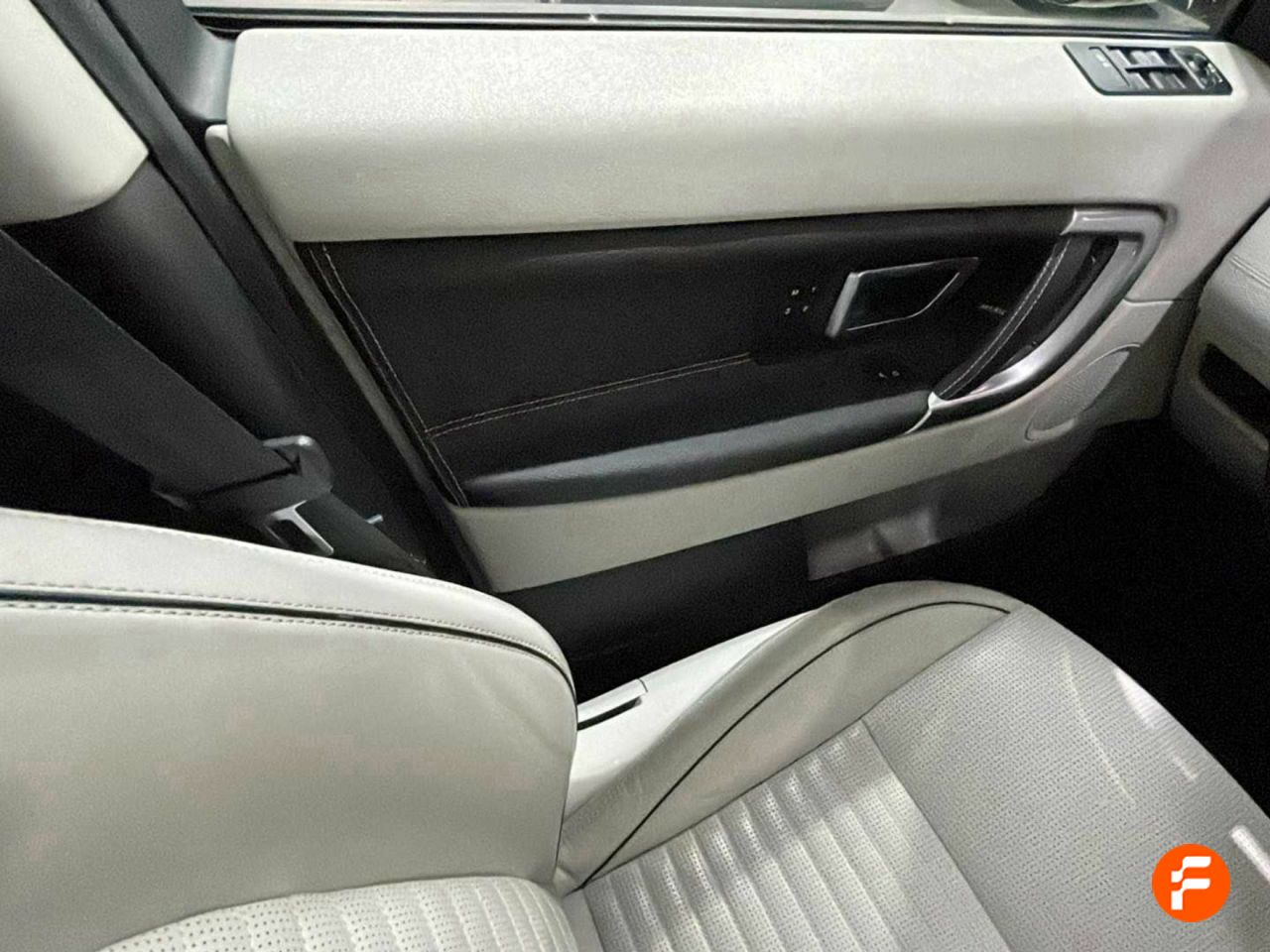 Foto Land-Rover Discovery Sport 16