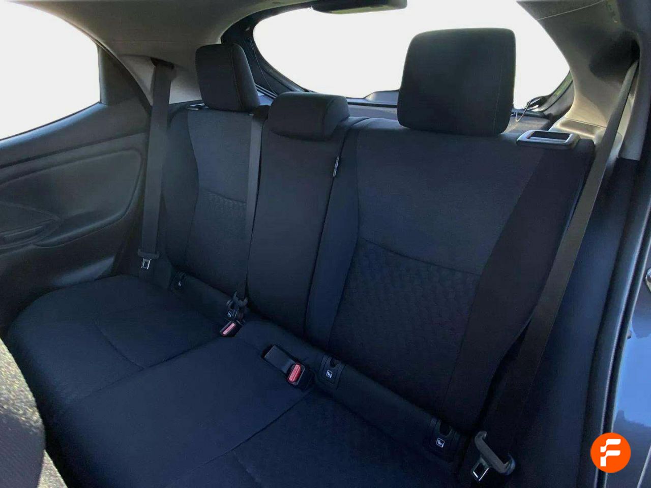 Foto Toyota Yaris 16