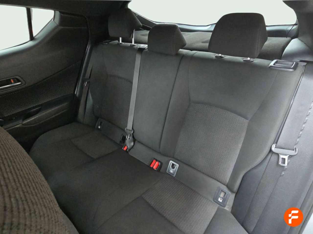 Foto Toyota C-HR 16