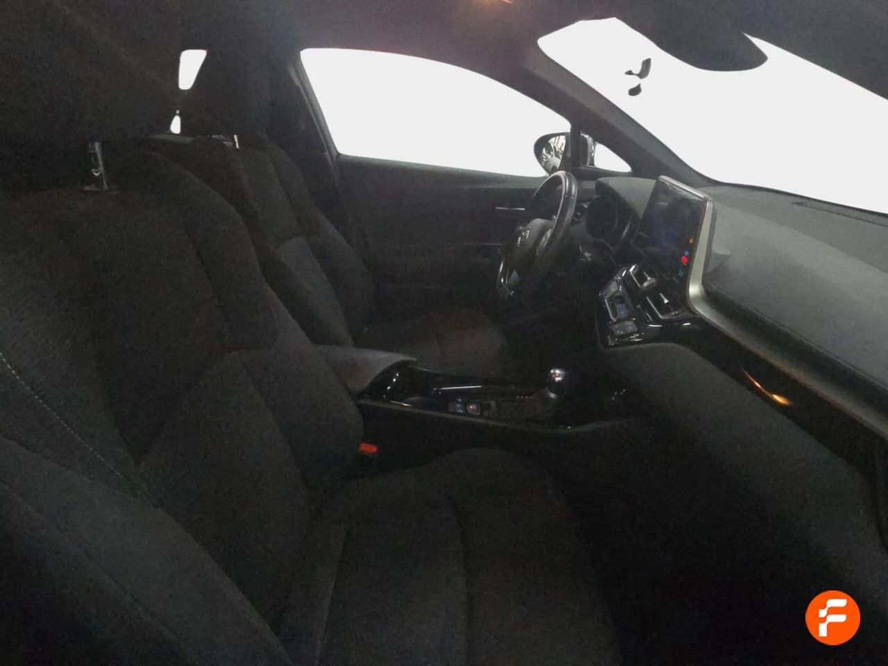 Foto Toyota C-HR 15
