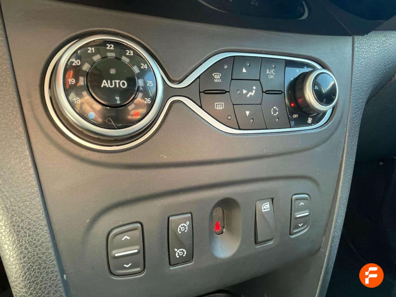 Foto Dacia Sandero 24