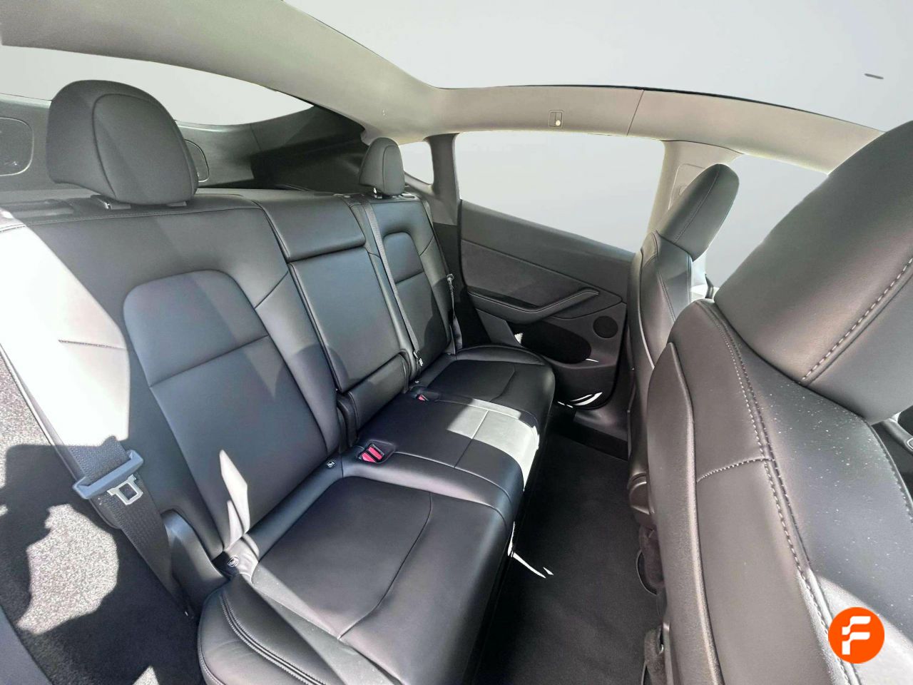 Foto Tesla Model Y 16