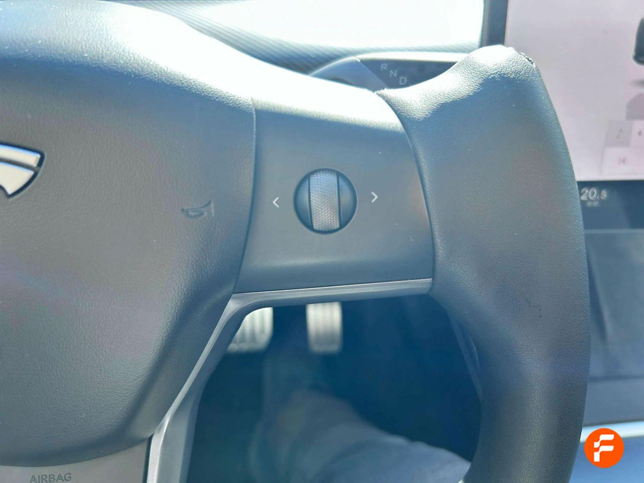 Foto Tesla Model Y 24