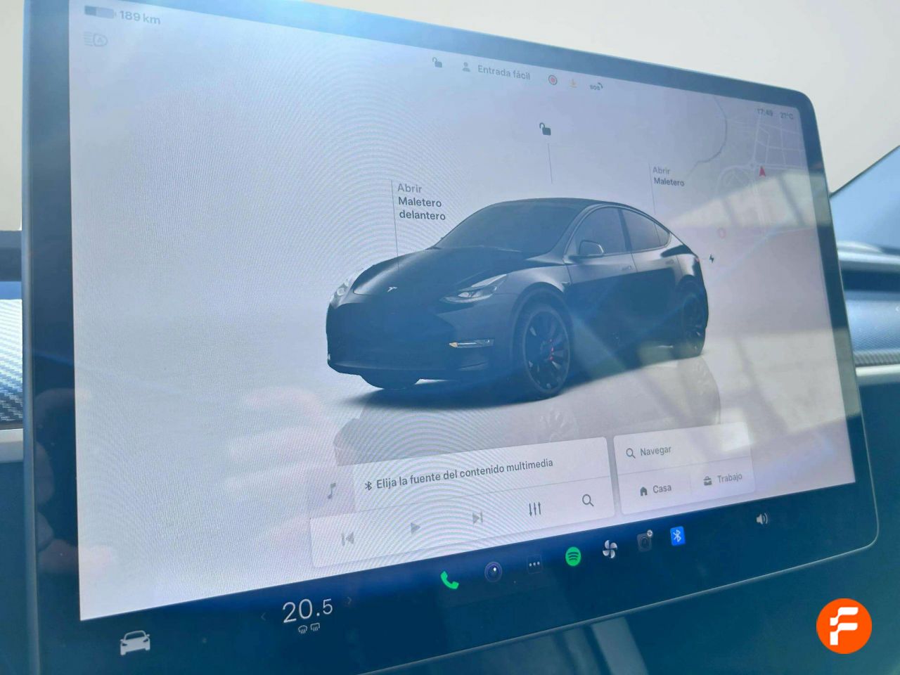 Foto Tesla Model Y 25