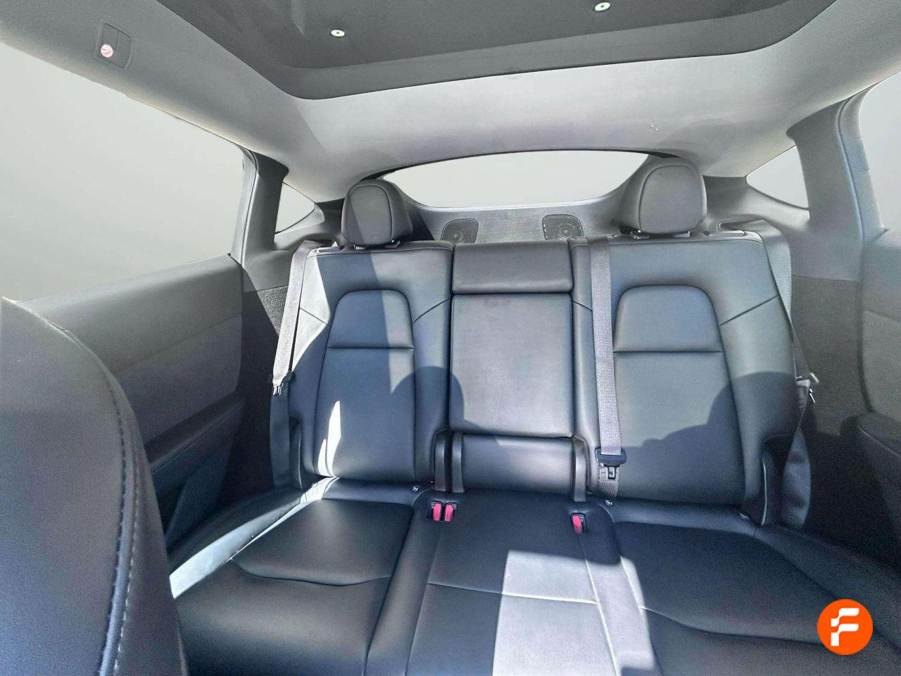 Foto Tesla Model Y 27
