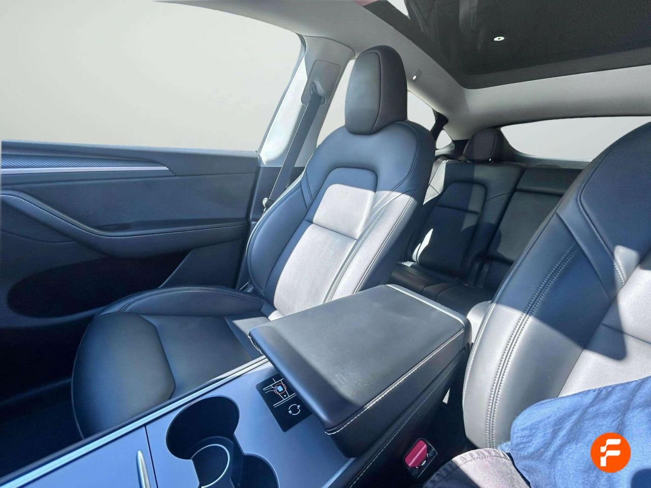 Foto Tesla Model Y 28
