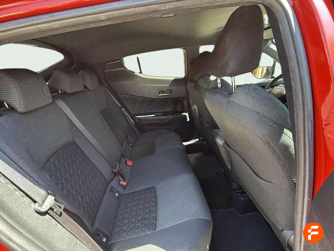 Foto Toyota C-HR 15