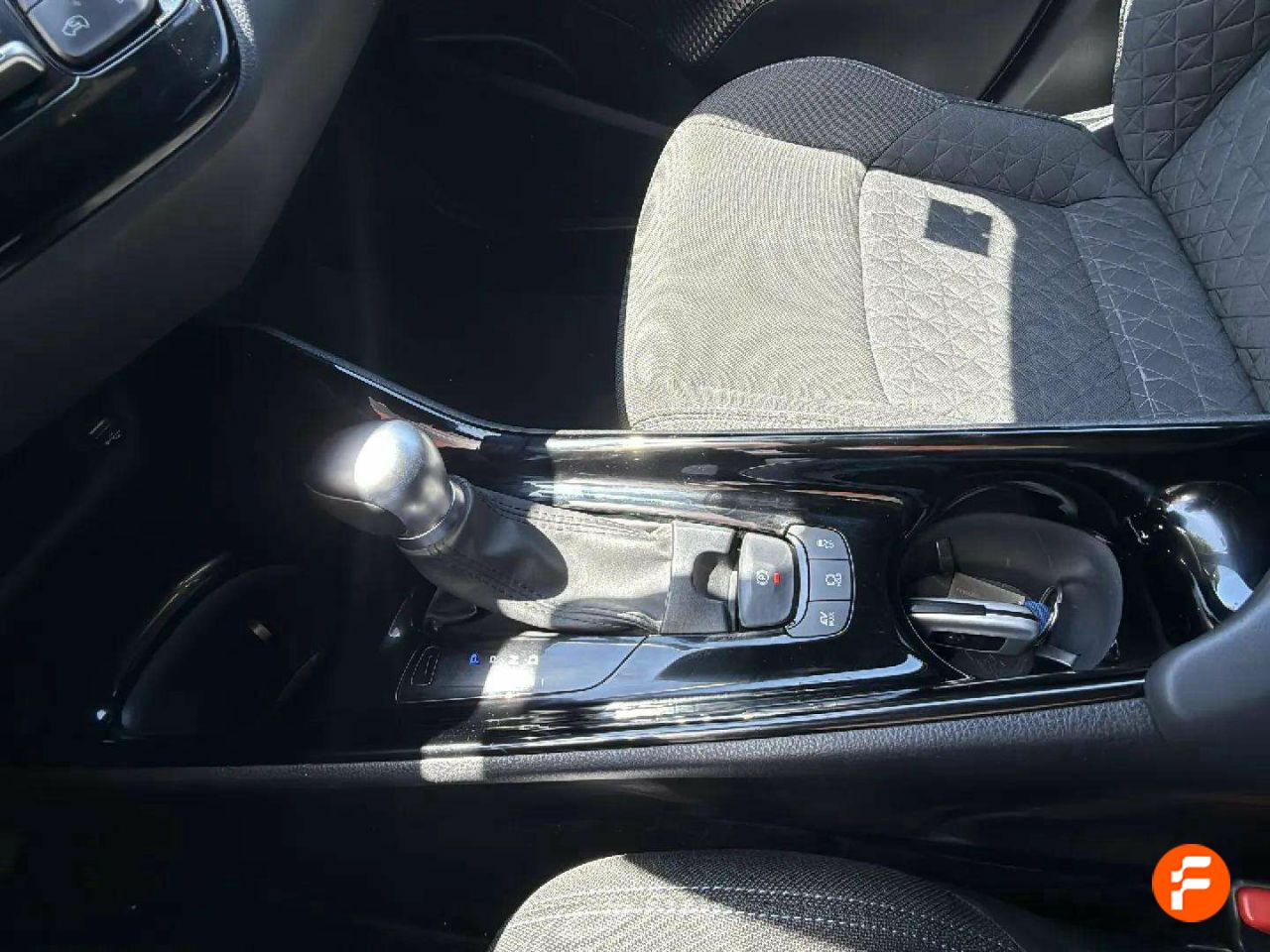 Foto Toyota C-HR 24