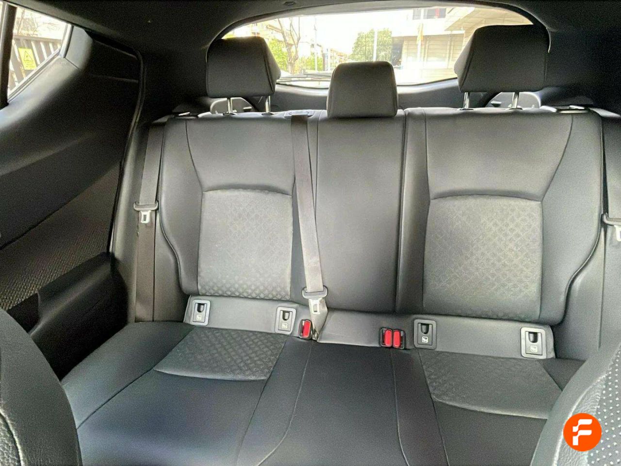 Foto Toyota C-HR 26