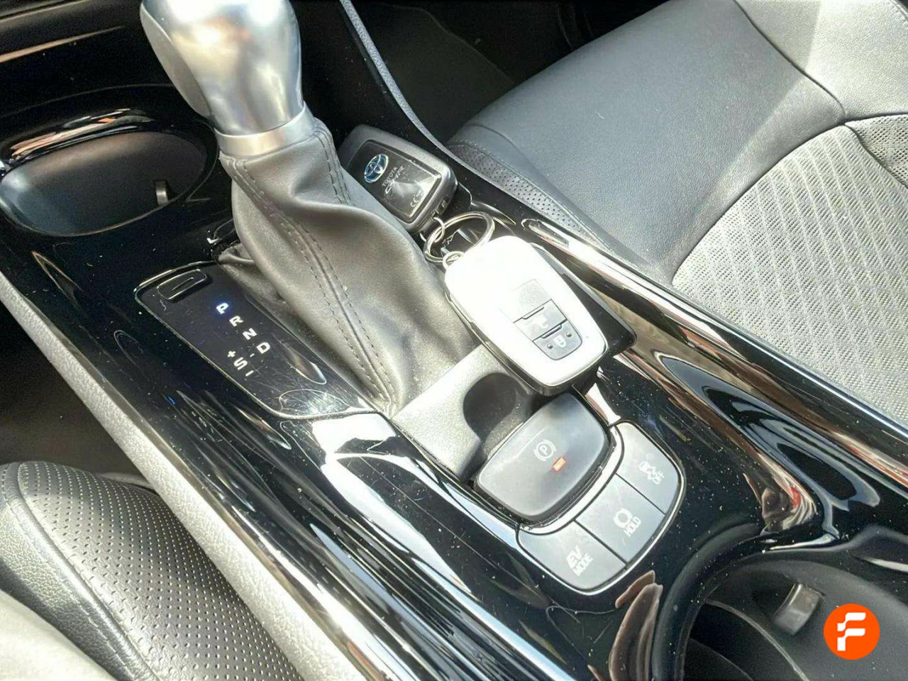 Foto Toyota C-HR 28