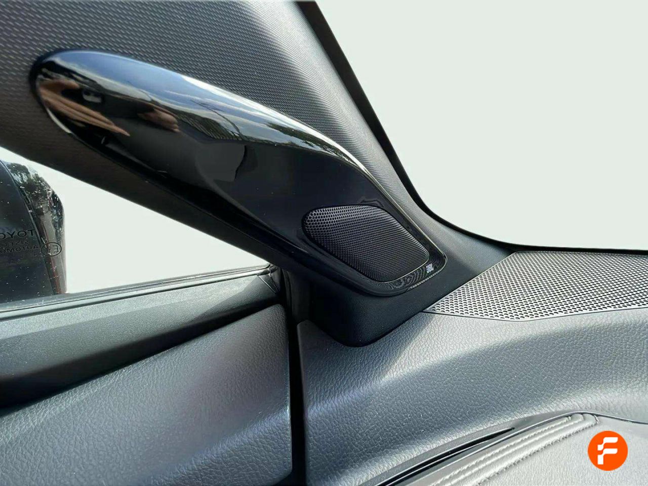 Foto Toyota C-HR 32
