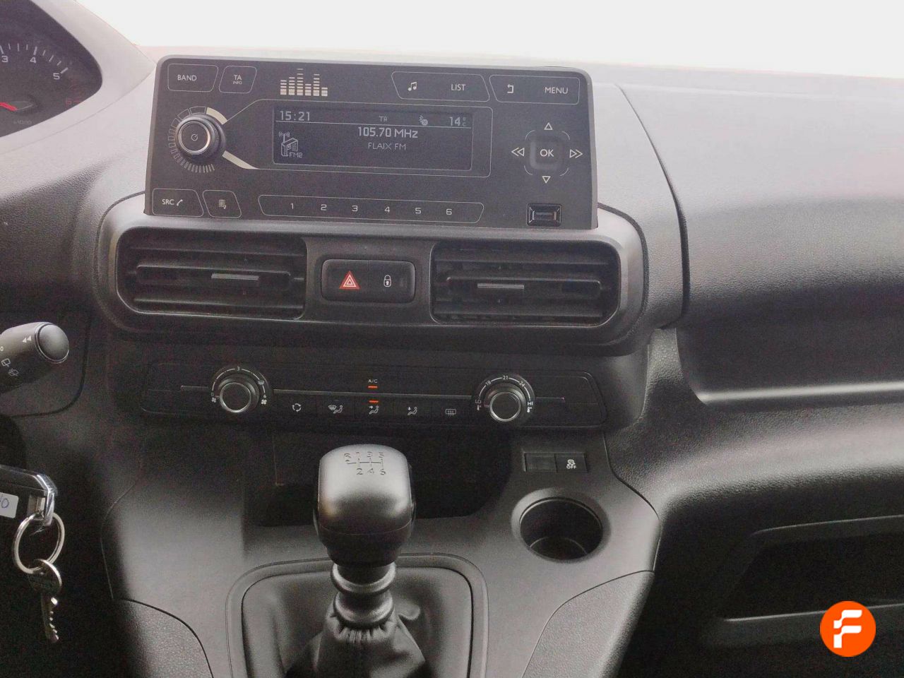 Foto Peugeot Rifter 10