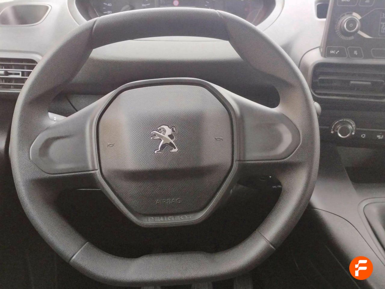 Foto Peugeot Rifter 11