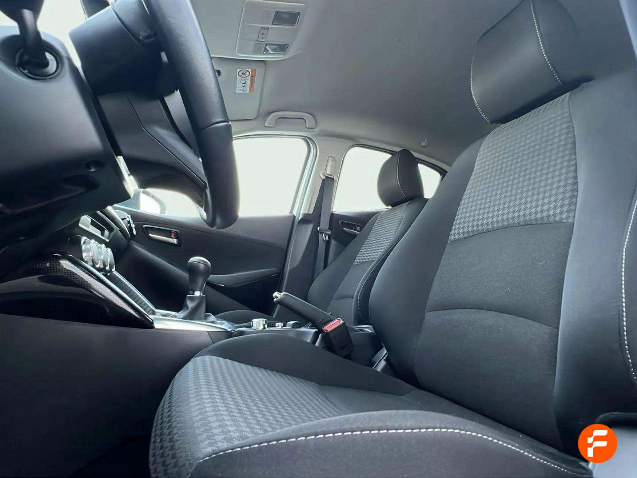 Foto Mazda Mazda2 10