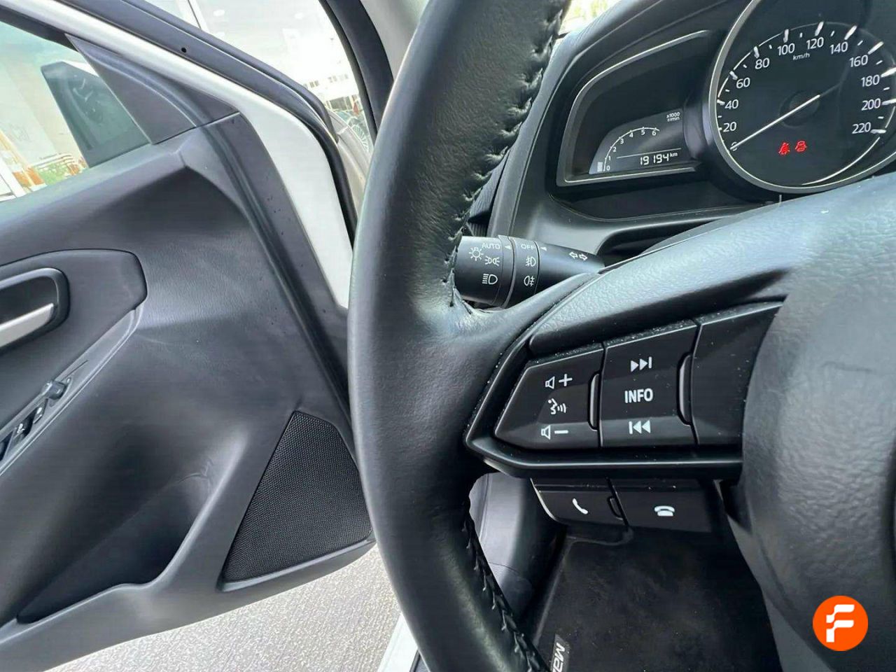 Foto Mazda Mazda2 15