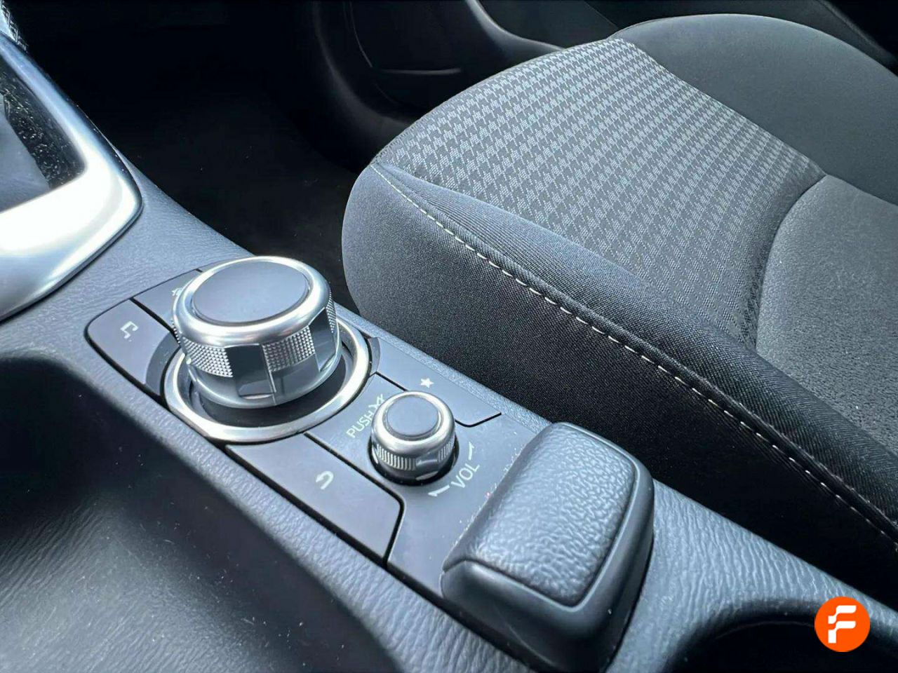 Foto Mazda Mazda2 19