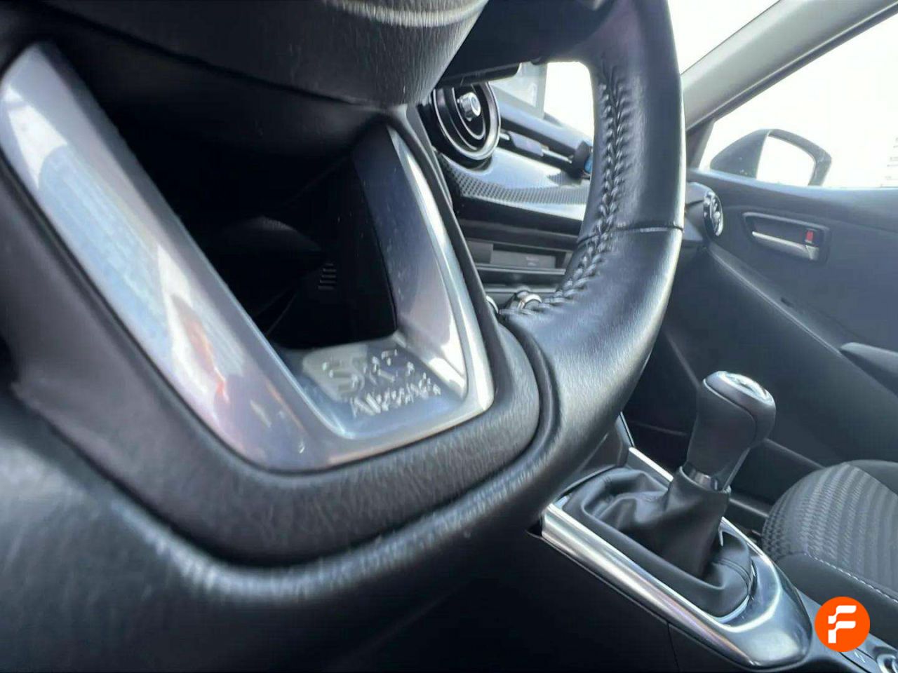 Foto Mazda Mazda2 28