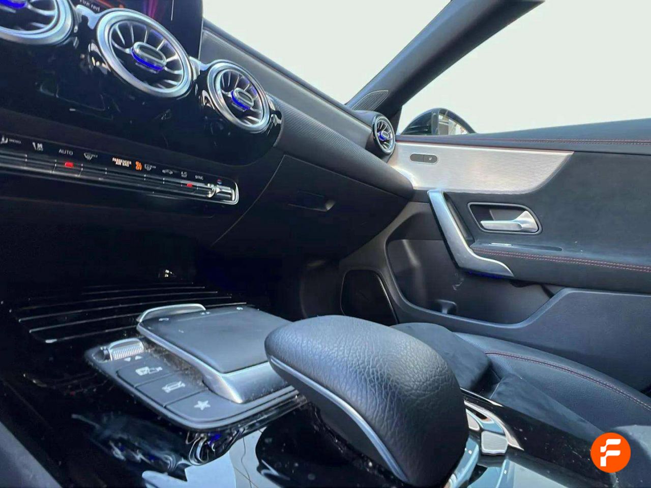 Foto Mercedes-Benz Clase CLA 24