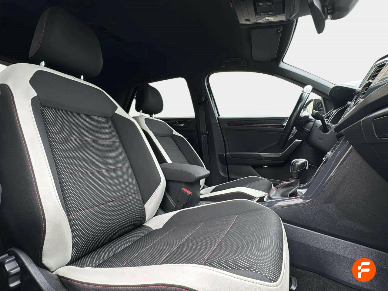 Foto Volkswagen T-Roc 19
