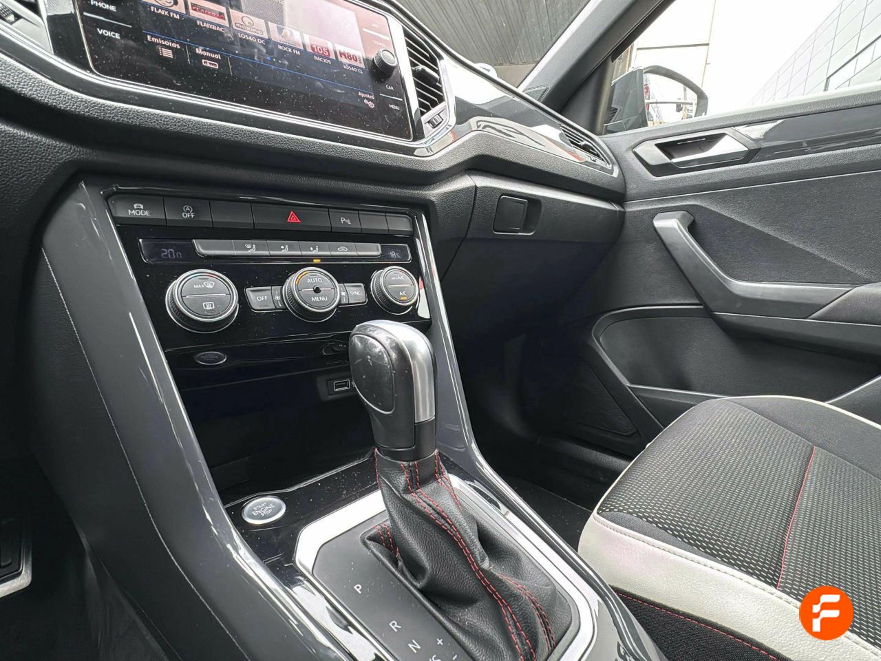 Foto Volkswagen T-Roc 22