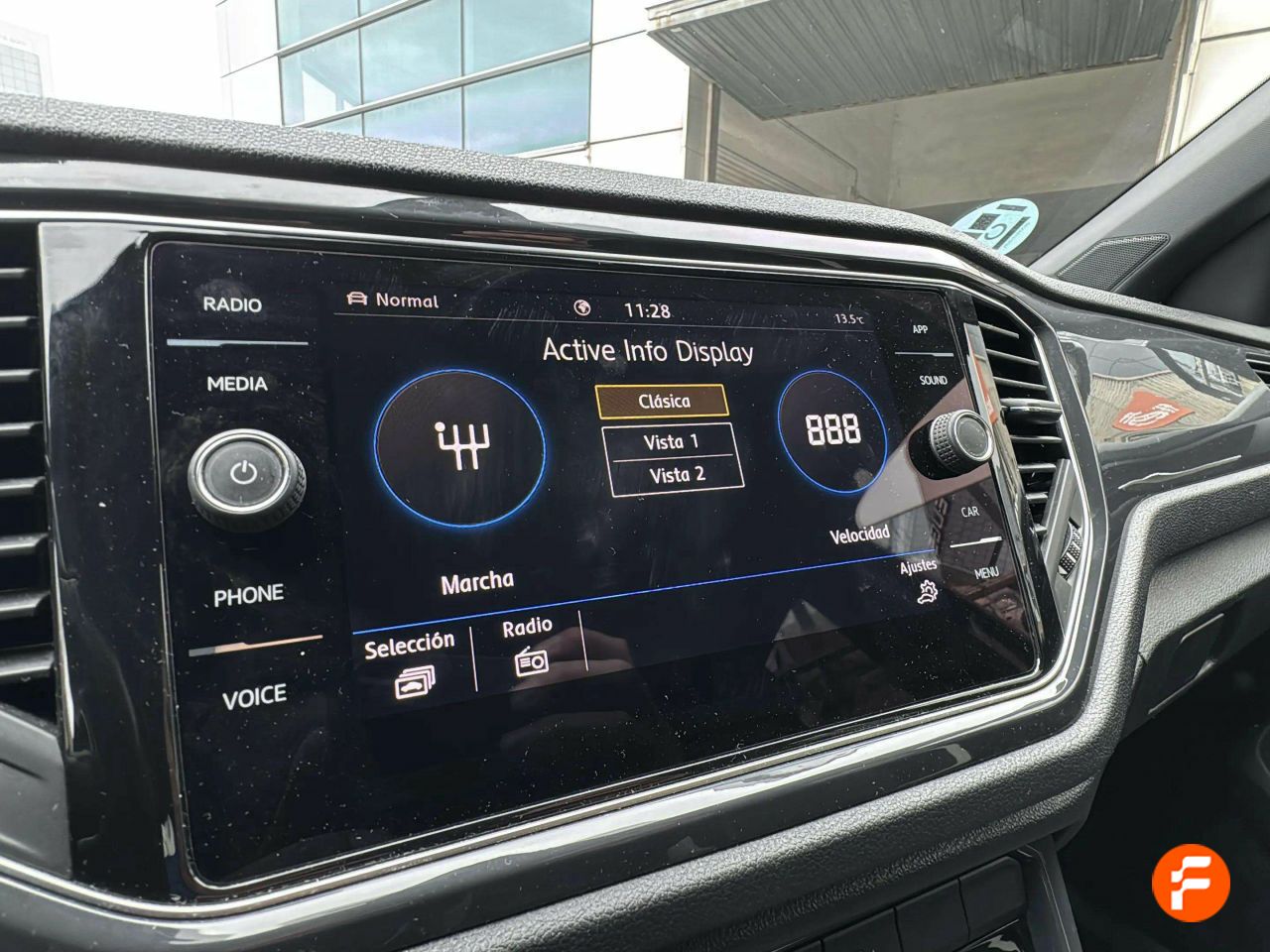 Foto Volkswagen T-Roc 25