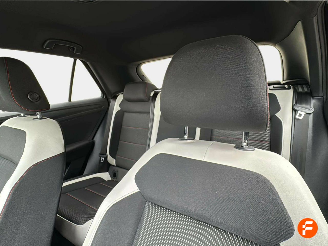 Foto Volkswagen T-Roc 30