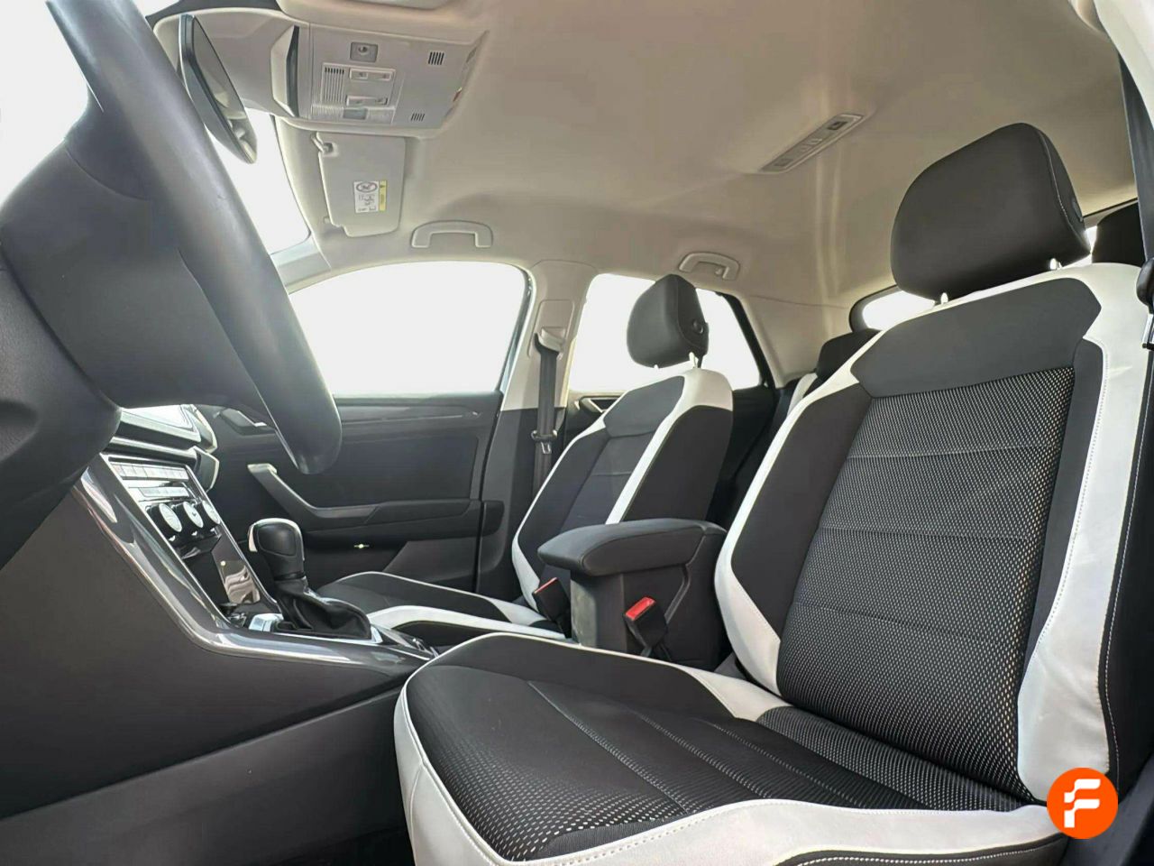 Foto Volkswagen T-Roc 10