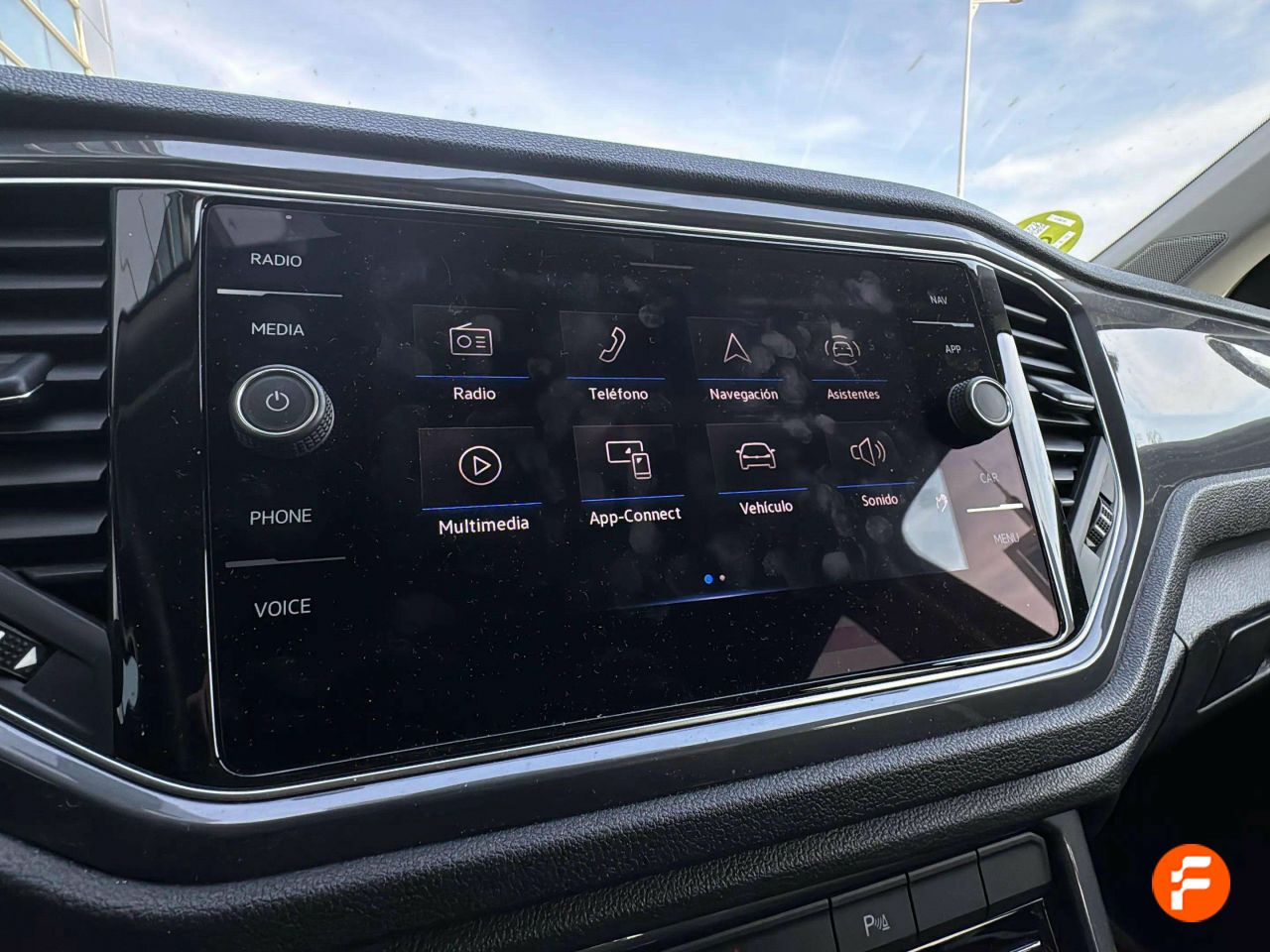 Foto Volkswagen T-Roc 24