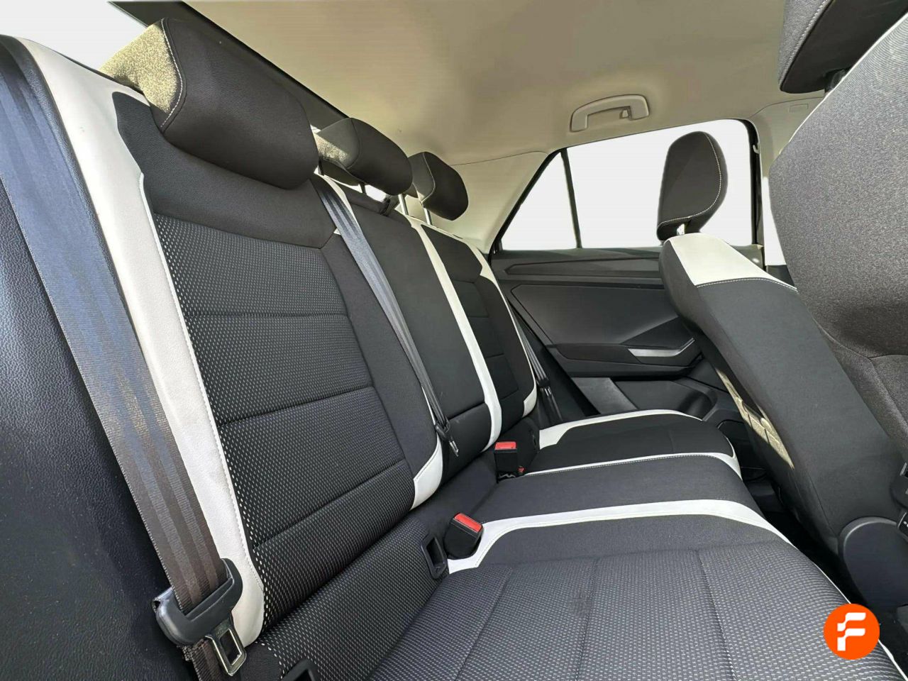 Foto Volkswagen T-Roc 27