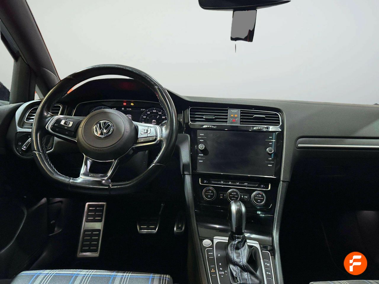 Foto Volkswagen Golf 13