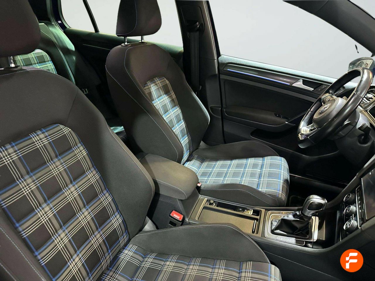 Foto Volkswagen Golf 14