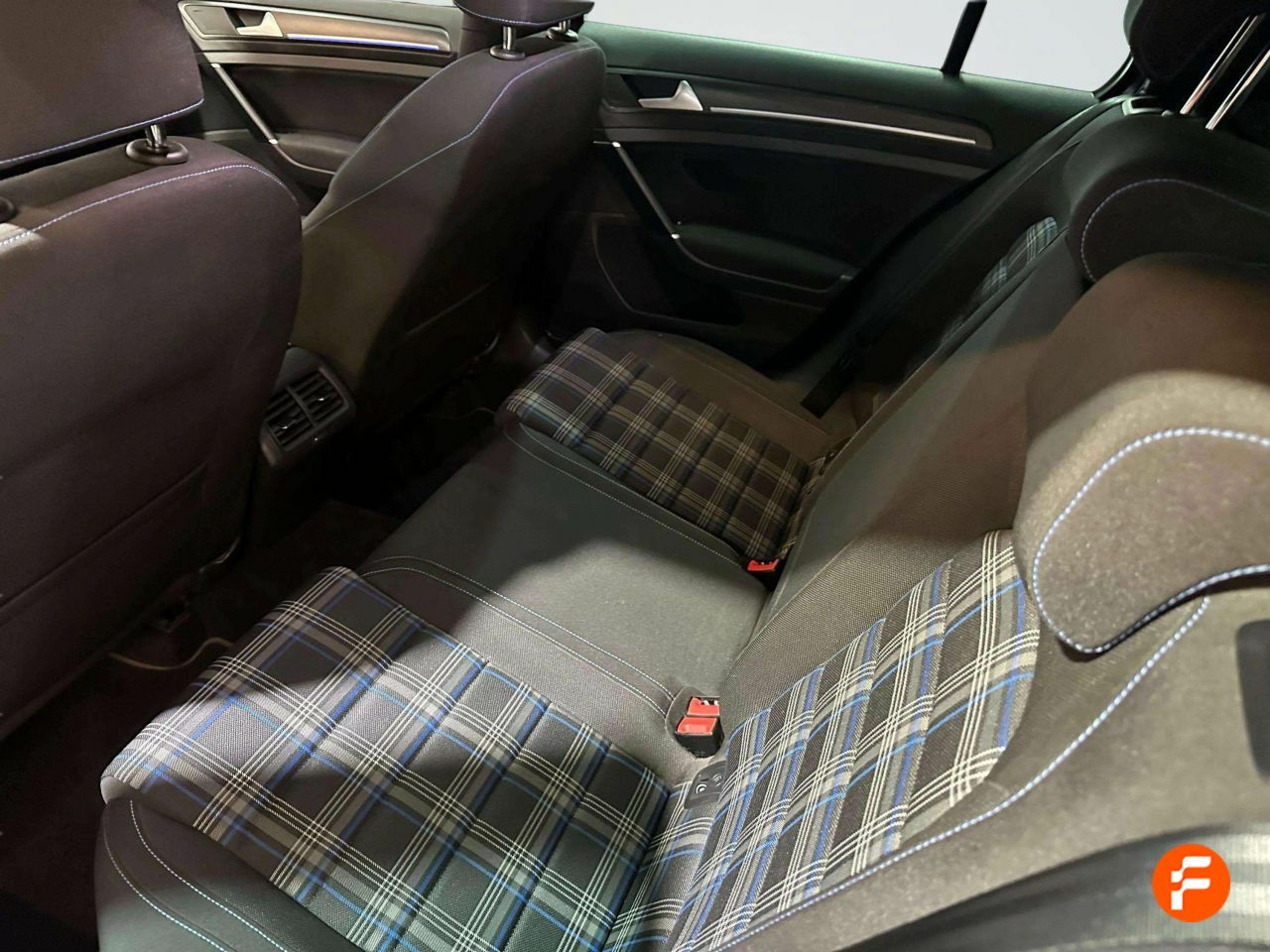 Foto Volkswagen Golf 28